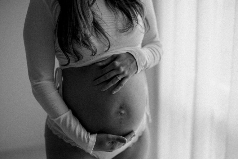 Should I get Pregnancy Photos? Capturing the Beauty of Motherhood